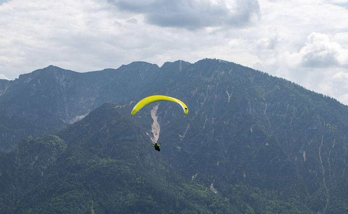 Paragleiter vor dem Predigtstuhl